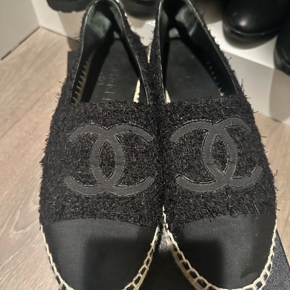 CHANEL Black Espadrilles with CC Logo - Picture 6 of 9